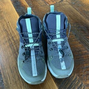 On Cloudtracks Men’s Hiking Shoes size 9